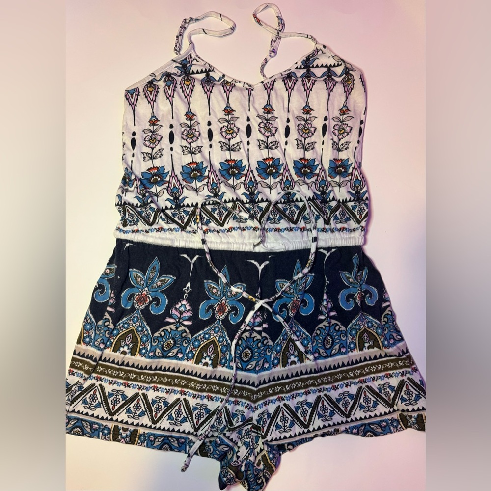 Aeropostale V-neck Romper | White base Floral pattern women’s size M
